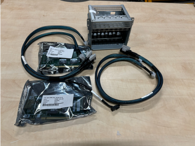 874569-B21 HPE ML350 Gen10 8SFF NVMe SSD Express Bay Enablement Kit met 2 x4 NVMe Risers en Support Kabels