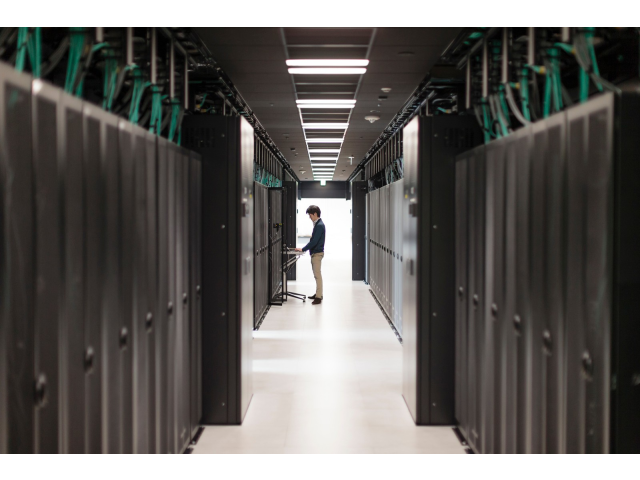 HPE Aruba Networking CX 6200M 24G Class4 PoE 4SFP+ Switch